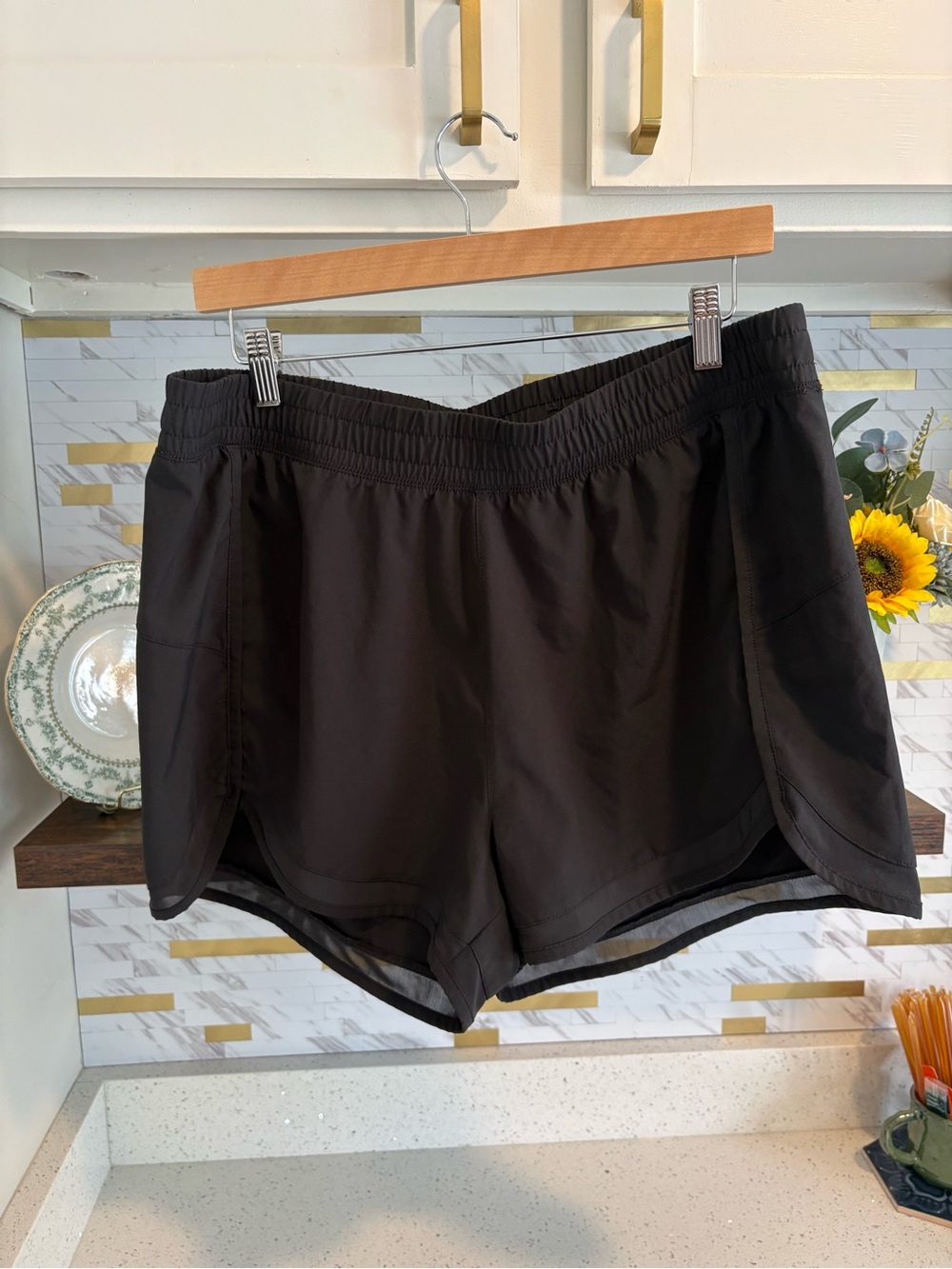 Gaiam Black Women's Mesh Trim Athletic Shorts